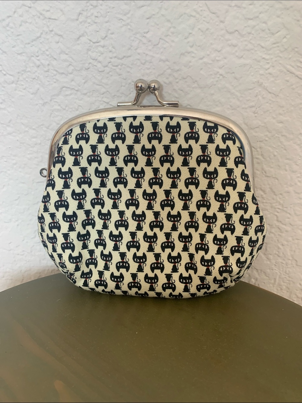 Field of Roses Cat Print Kisslok Coin Purse Wallet in Cream and Black